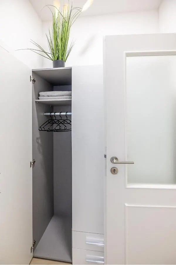 Cozy Apartment In The Center Of Prague, Opposite The National Museum 0*, Praga