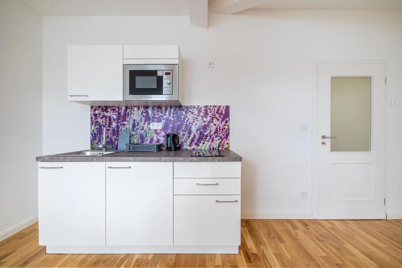 Cozy Apartment In The Center Of Prague, Opposite The National Museum 0*, Praga República Checa